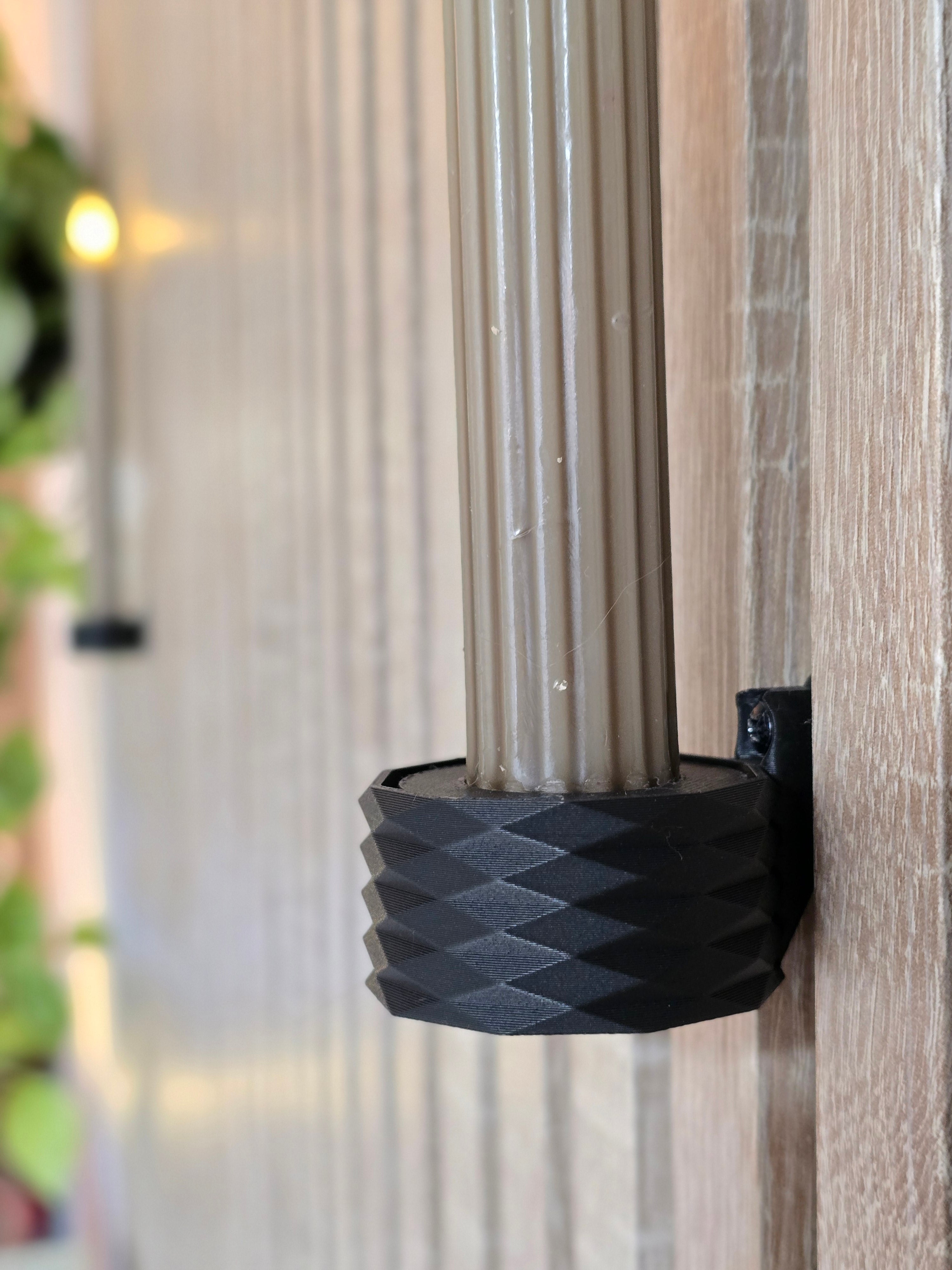 Theelichthouder/dinerkaarshouder voor akoestische panelen - Installatietype: wandklem