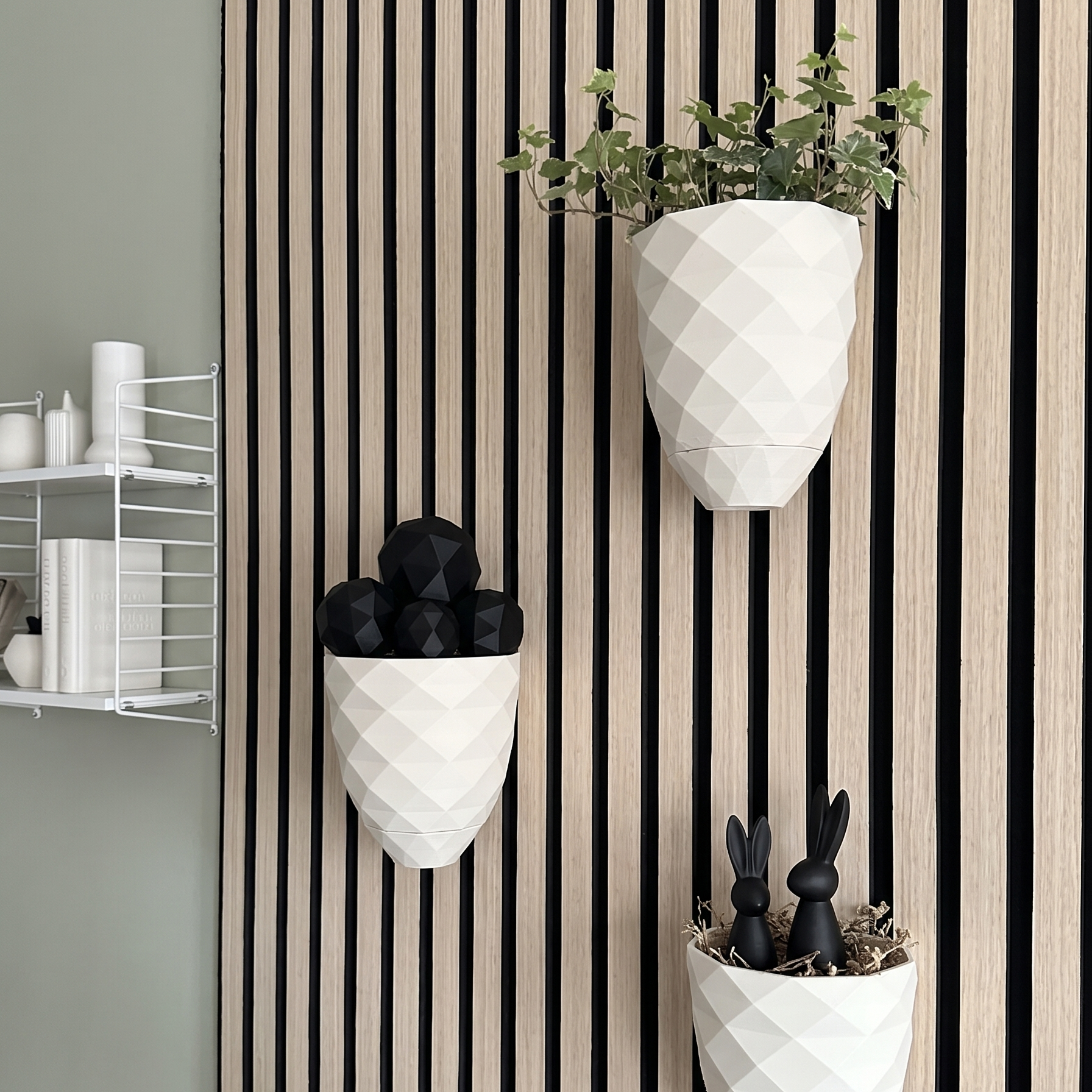 Direct mount plant vase - Installation: Wall Clip