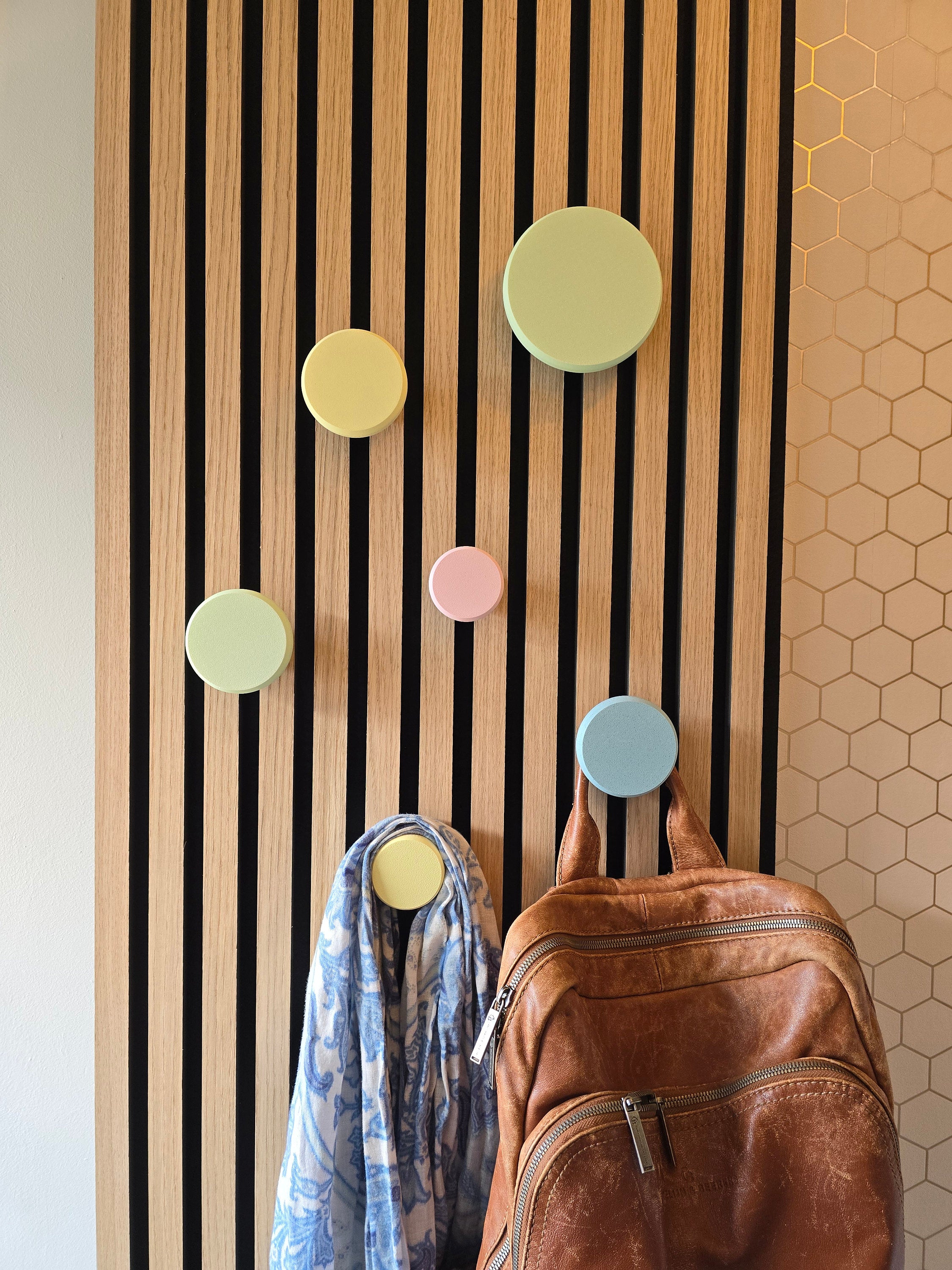 Ronde hanger/haak voor akoestische panelen - Installatietype: Schroef-in